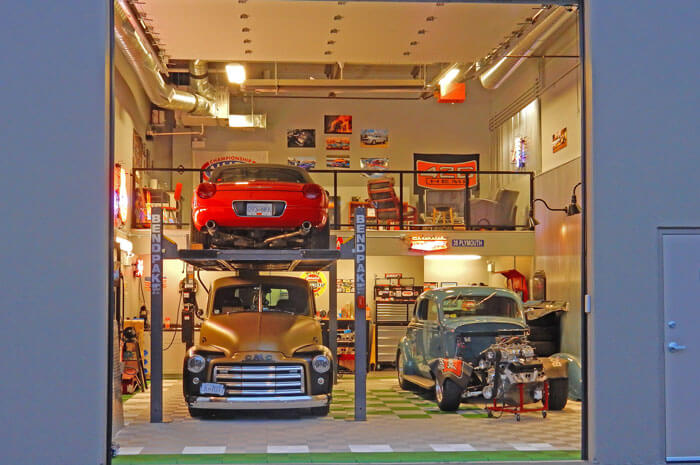 multiple cars in unit with hoist