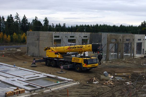 Crane for Hoisting Walls
